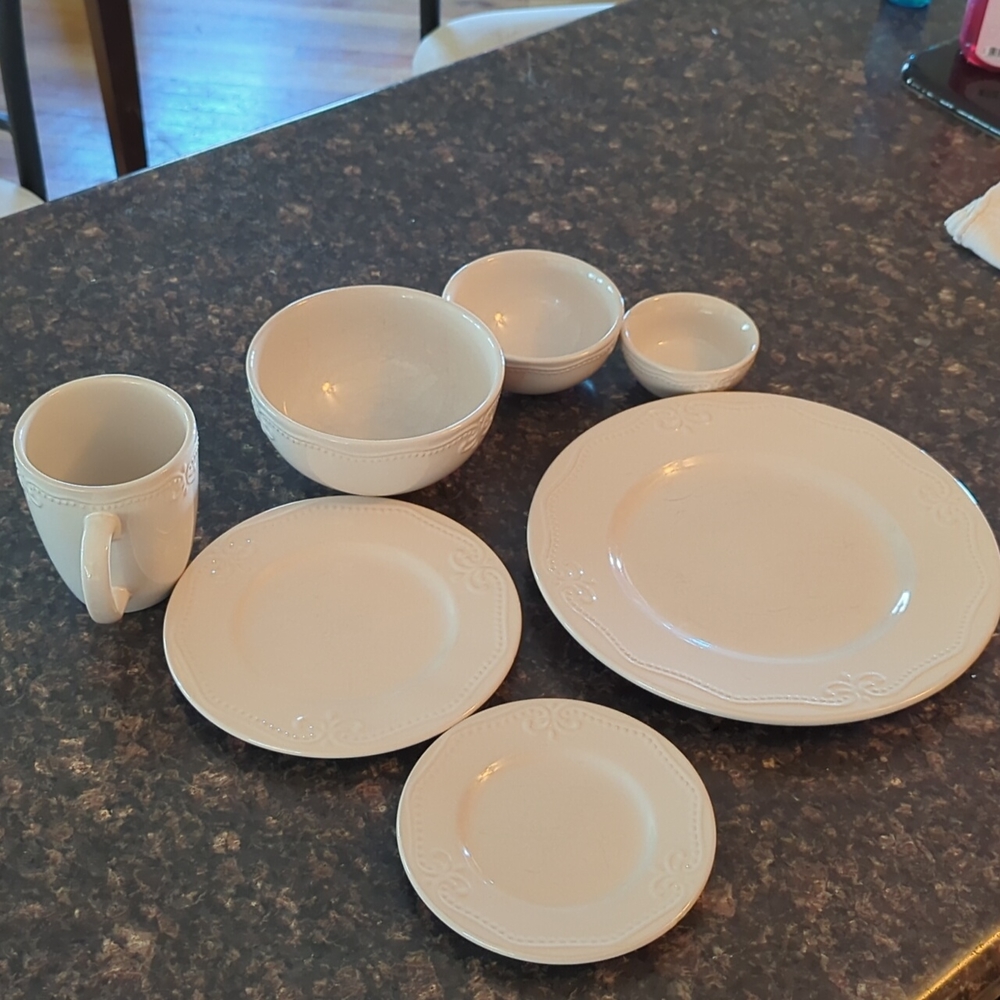Dishware Set